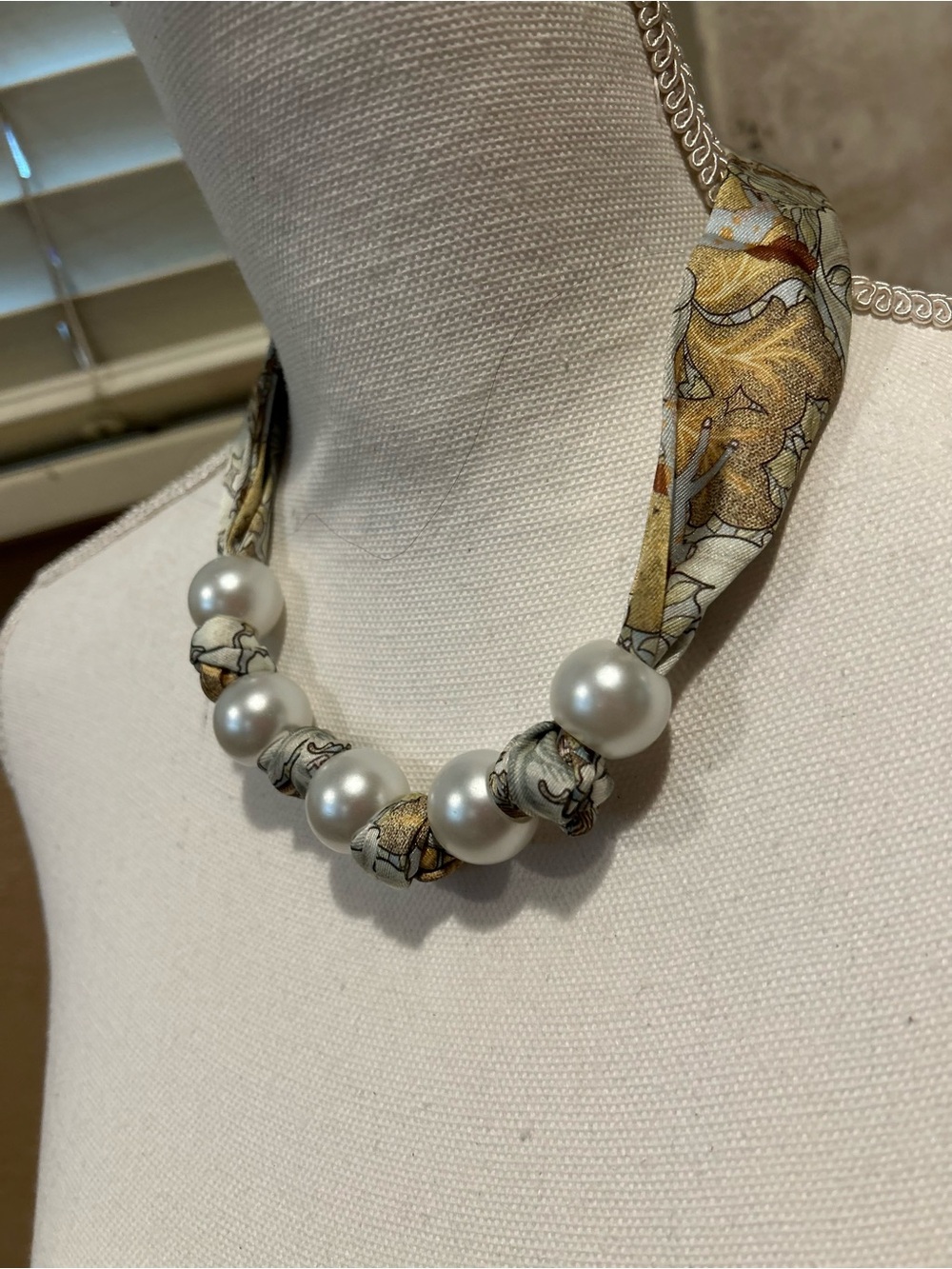 Pearl Bead Scarf Necklace in Cream and Gold